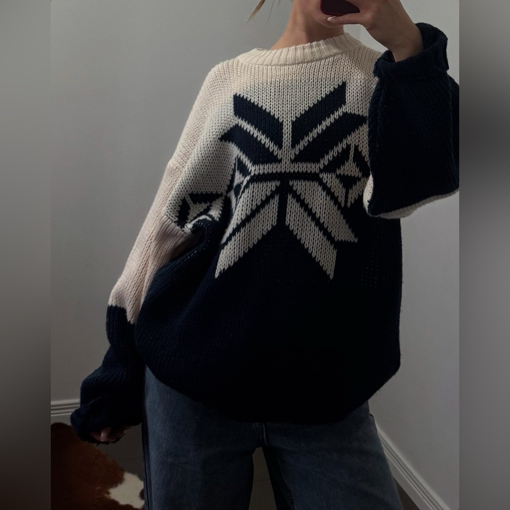 Essentials Knit - Picture 2 of 2